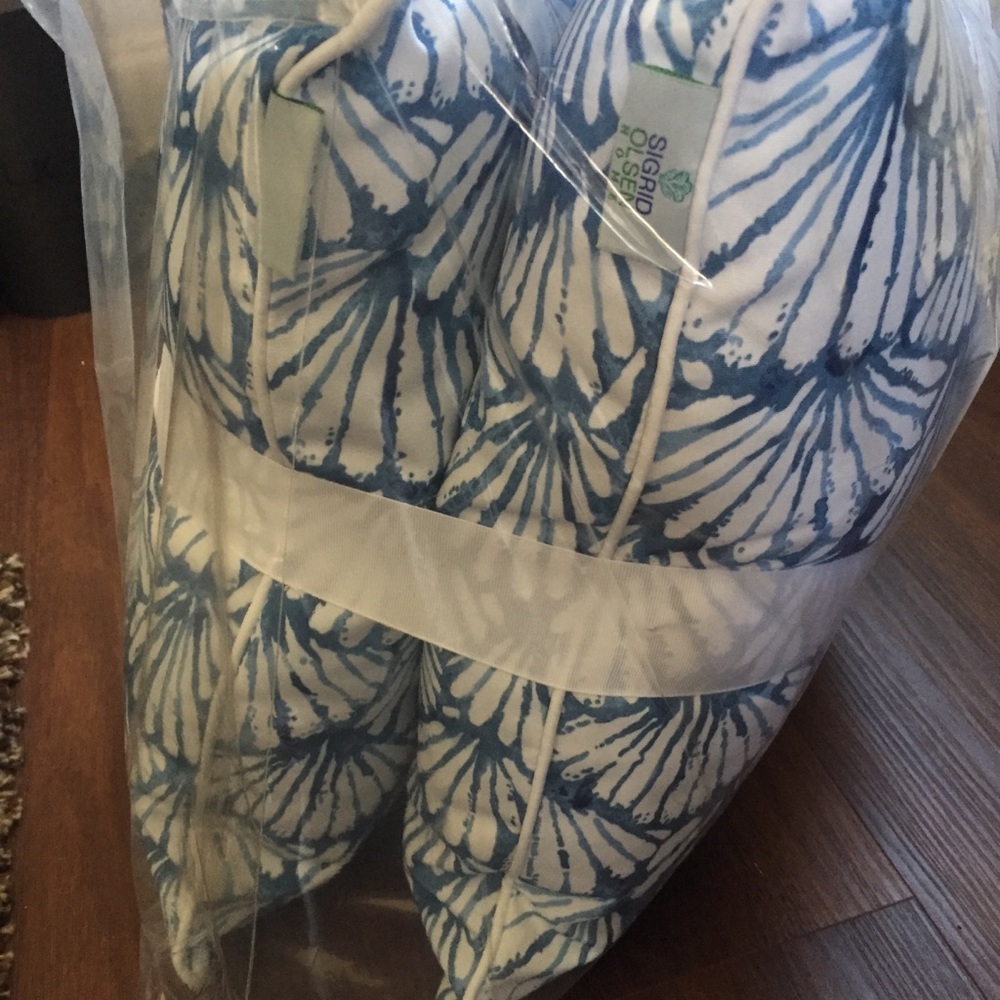 Sigrid Olsen Patio All Weather Outdoor Indoor 18x18 2pk Shelly Beach Pillows NWT
